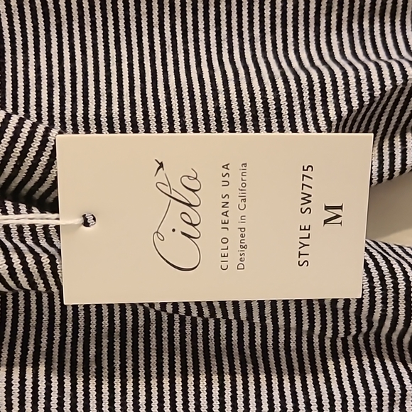 Cute color blocked and striped cardigan - Picture 2 of 3